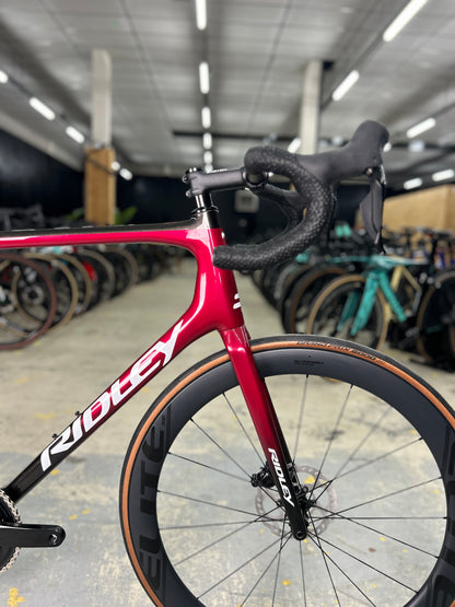 Showroom model Ridley Helium SLX Di2 Carbon Race Bike