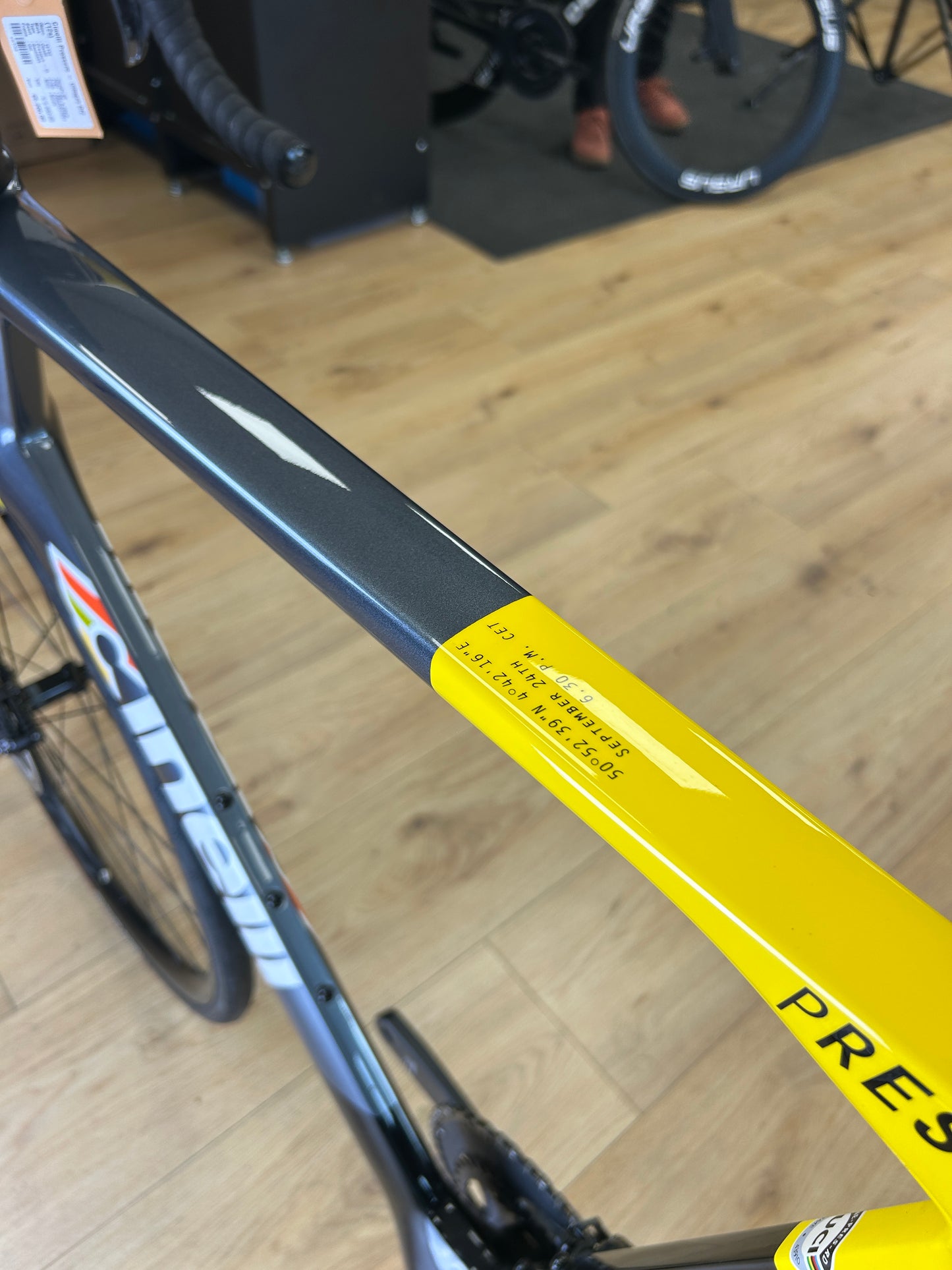 0km Showroom Model Cinelli Pressure Di2 Carbon Racefiets