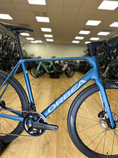 0km Showroom Model Orbea Orca M20iTEAM Di2 Carbon Racefiets