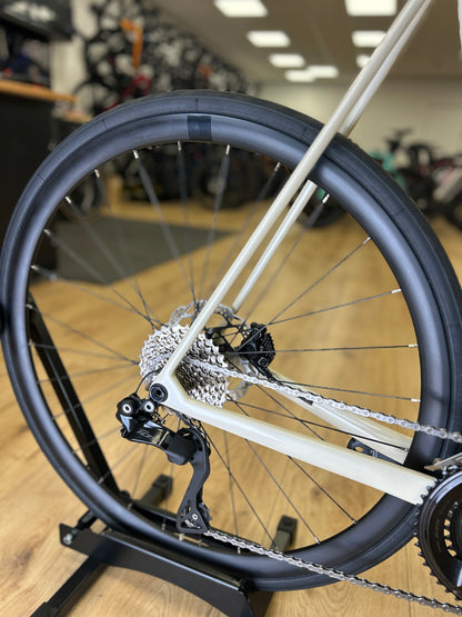 0km Showroom Model Orbea Orca M30iTEAM Di2 Carbon Racefiets