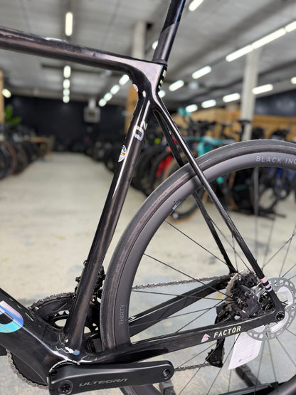 NIEUW Factor O2 VAM Di2 Carbon Racefiets