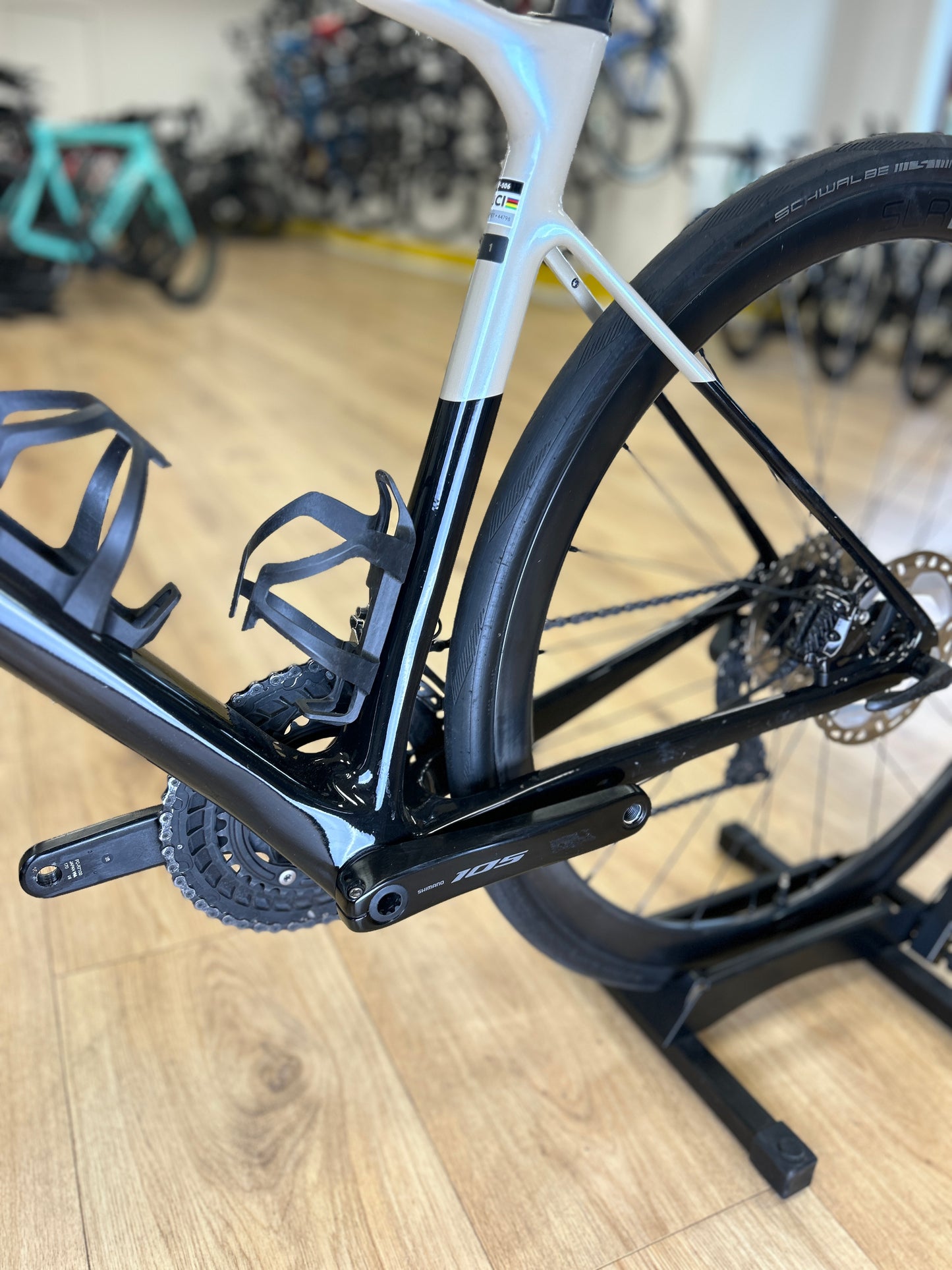 Liv Avail DI2 Carbon Disc Racefiets