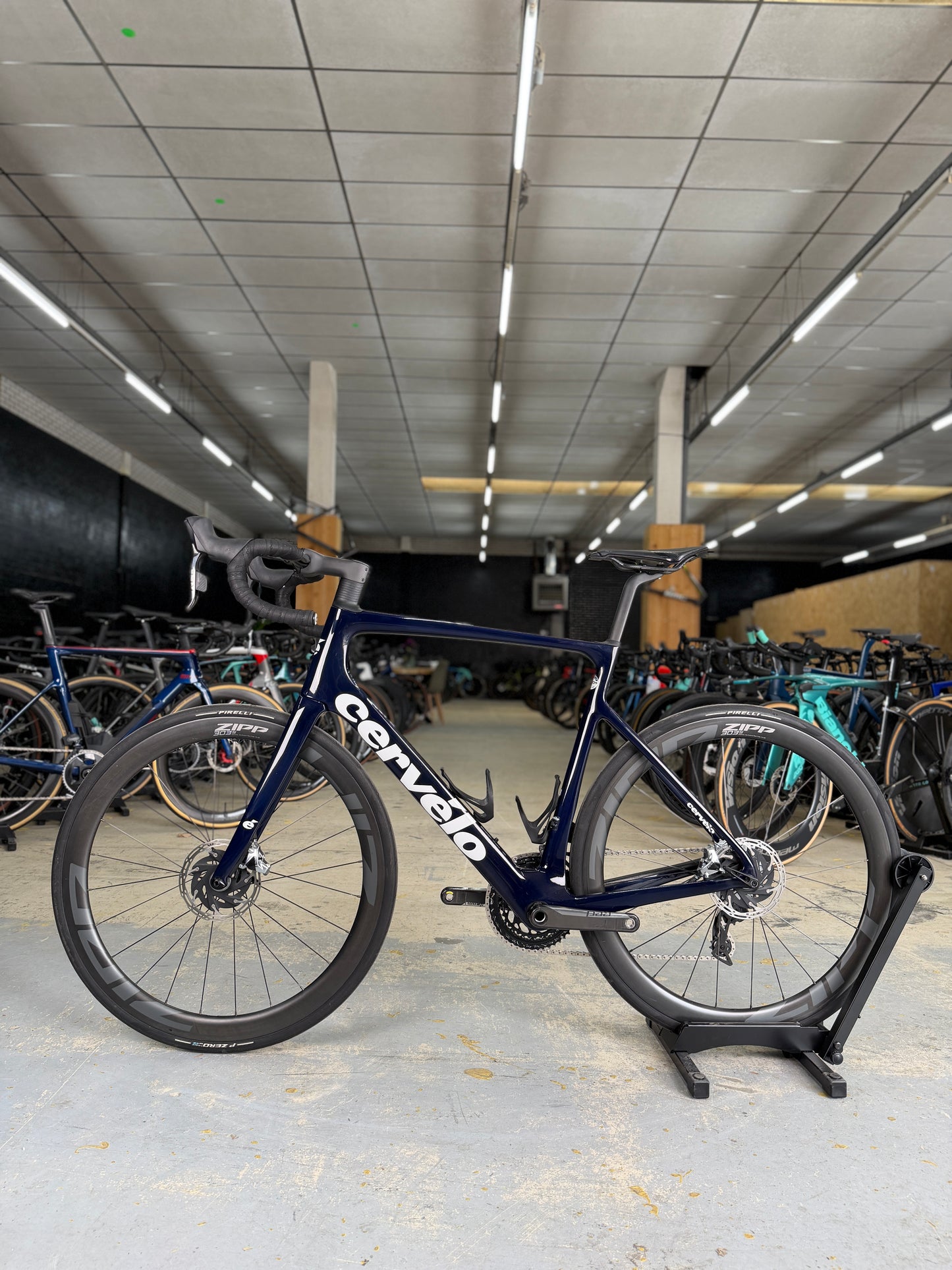 Cervélo Caledonia-5 Red eTap Carbon Road Bike