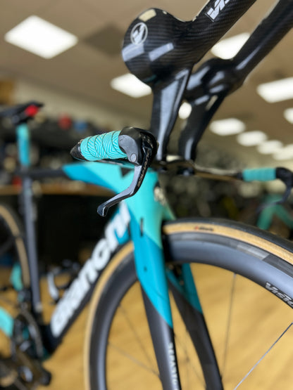 Bianchi Aquila CV Di2 Carbon Racefiets