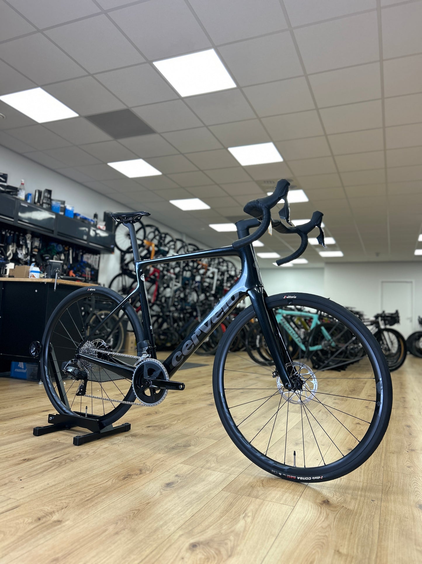 0km Showroom Model Cervélo Caledonia-5 AXS Carbon Racefiets