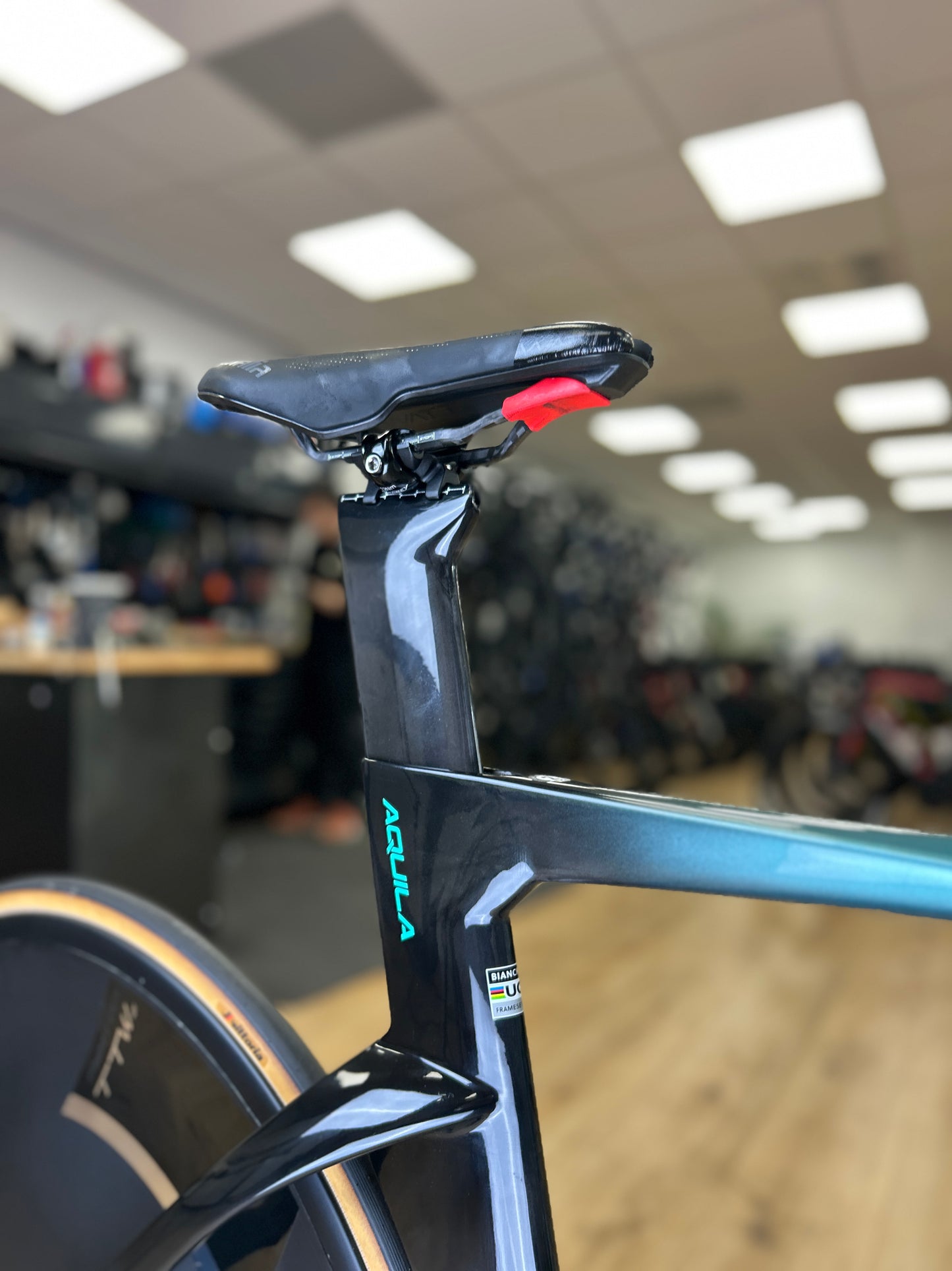 Bianchi Aquila RC Disc Di2 Carbon Racefiets