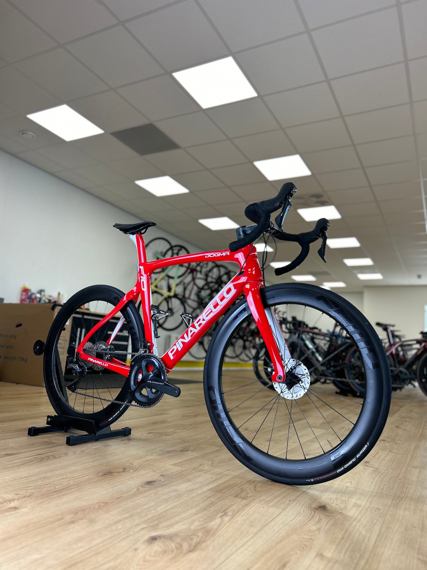 500km Pinarello Dogma F10 Disc Carbon Racefiets