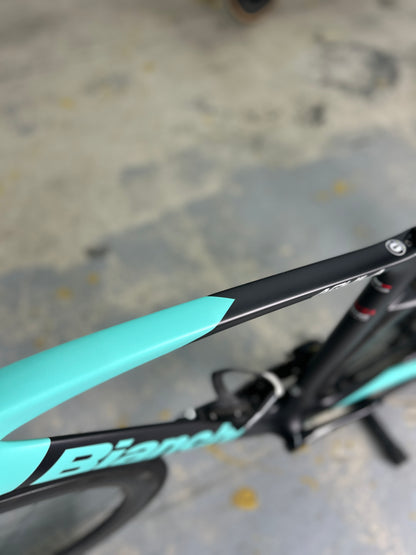 Bianchi Aquila CV Di2 Carbon Racefiets