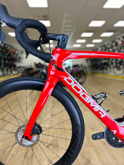 500km Pinarello Dogma F10 Disc Carbon Racefiets