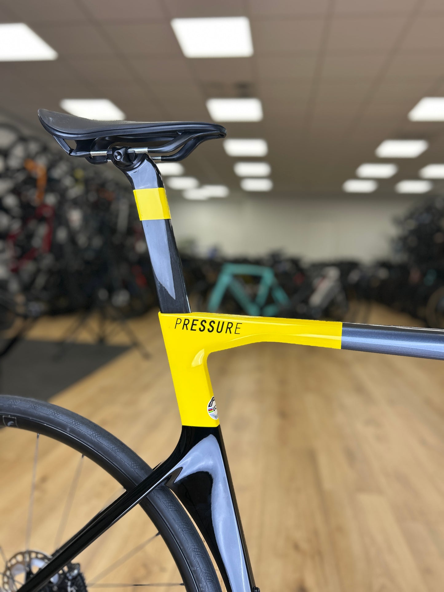 0km Showroom Model Cinelli Pressure Di2 Carbon Racefiets