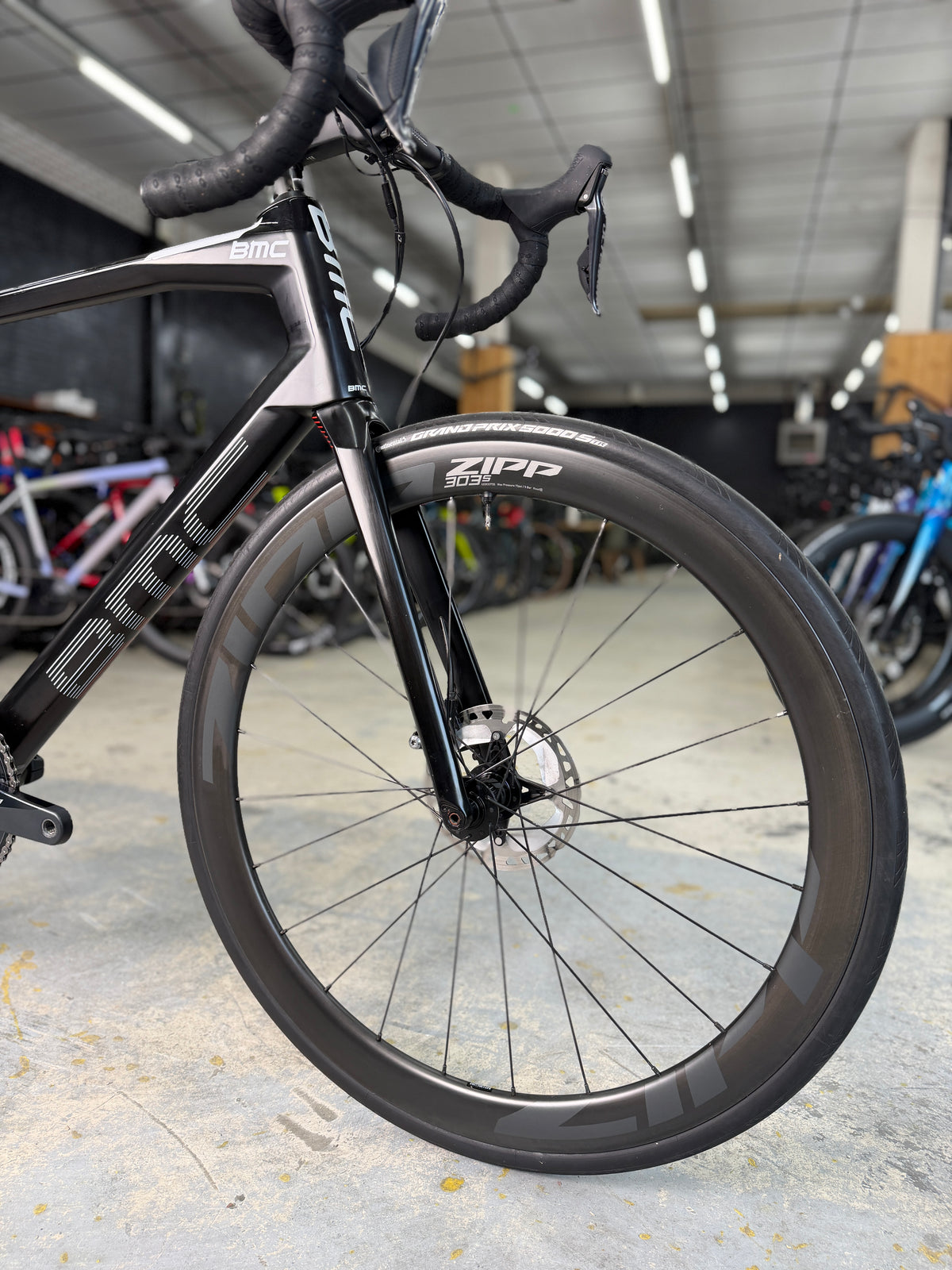 BMC Roadmachine 02 ONE Di2 Carbon Racefiets