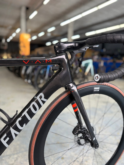 Factor O2 VAM Di2 Carbon Racefiets