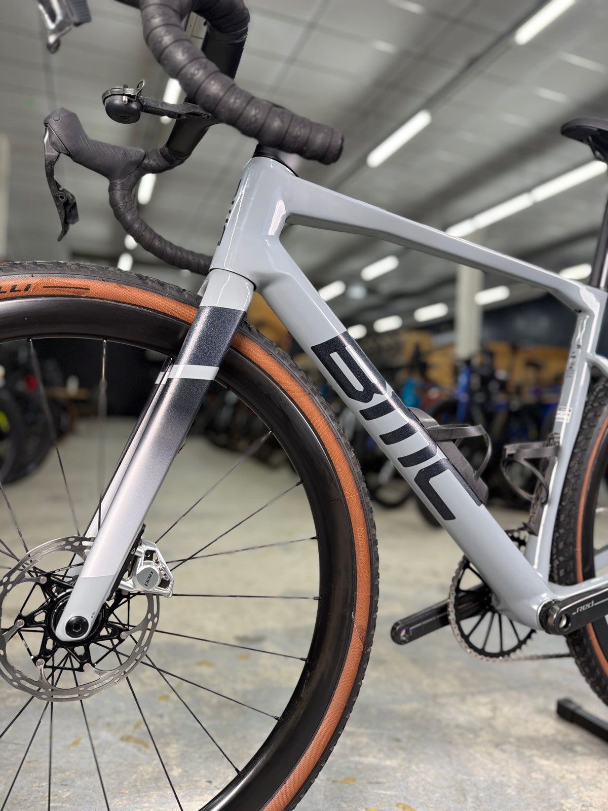 BMC Kaius 01 ONE SRAM RED eTap Gravel Fiets