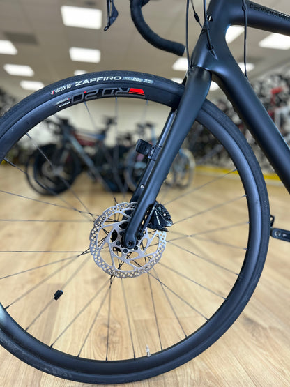 Als Nieuw Cannondale Synapse Ultegra Disc Racefiets