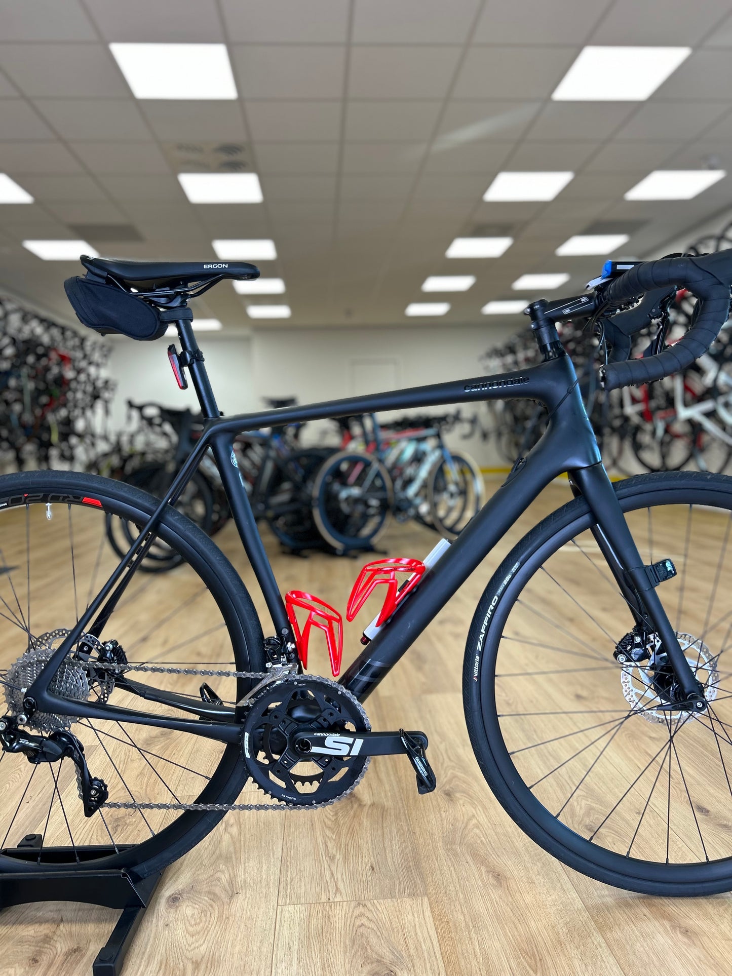 Als Nieuw Cannondale Synapse Ultegra Disc Racefiets