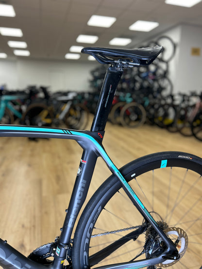Bianchi Oltre XR3 Disc Carbon Road Bike