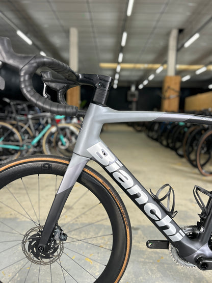 Bianchi Oltre XR4 AXS Carbon Road Bike