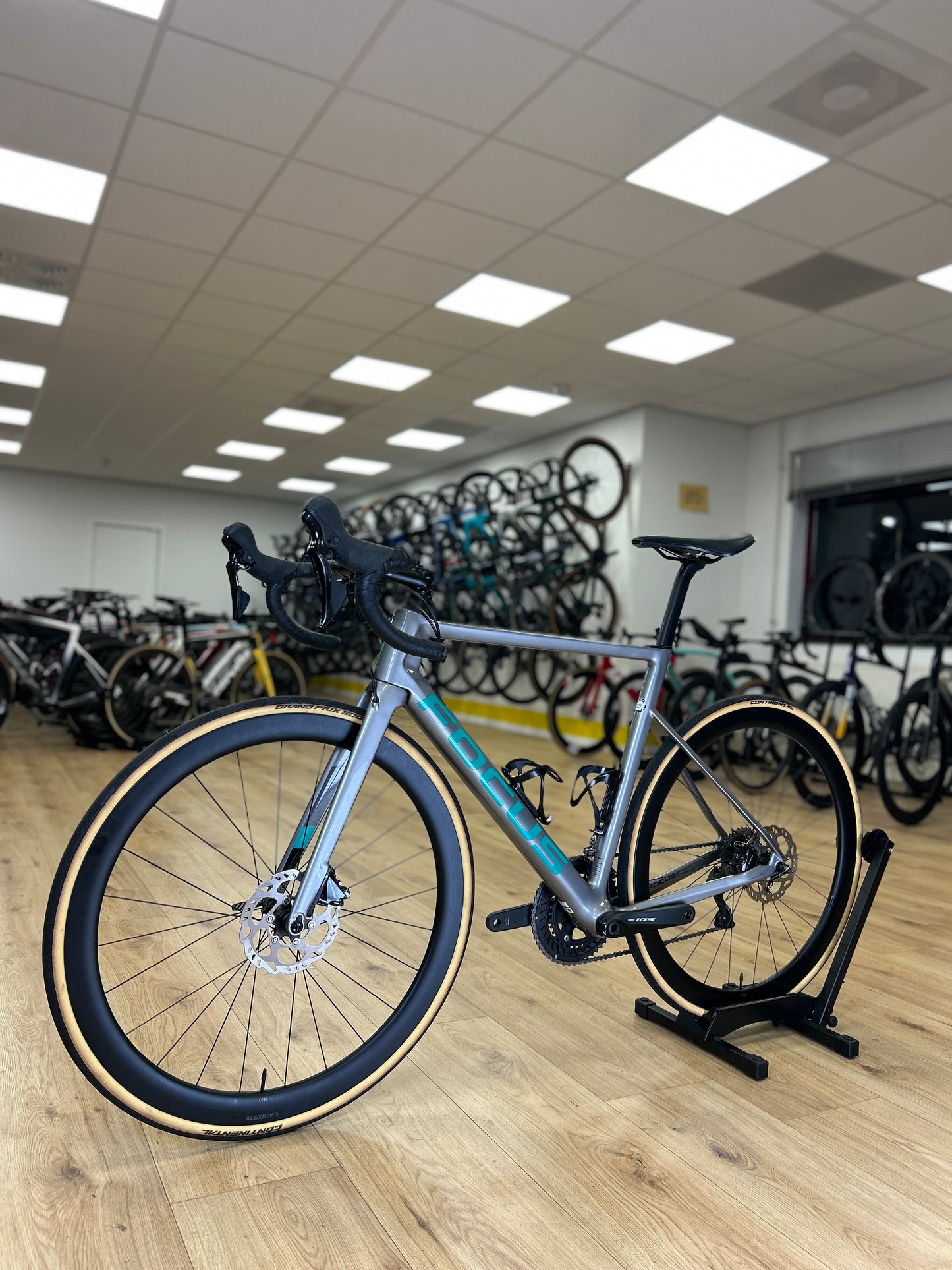 Focus Izalco MAX Disc 8.7 Carbon Racefiets