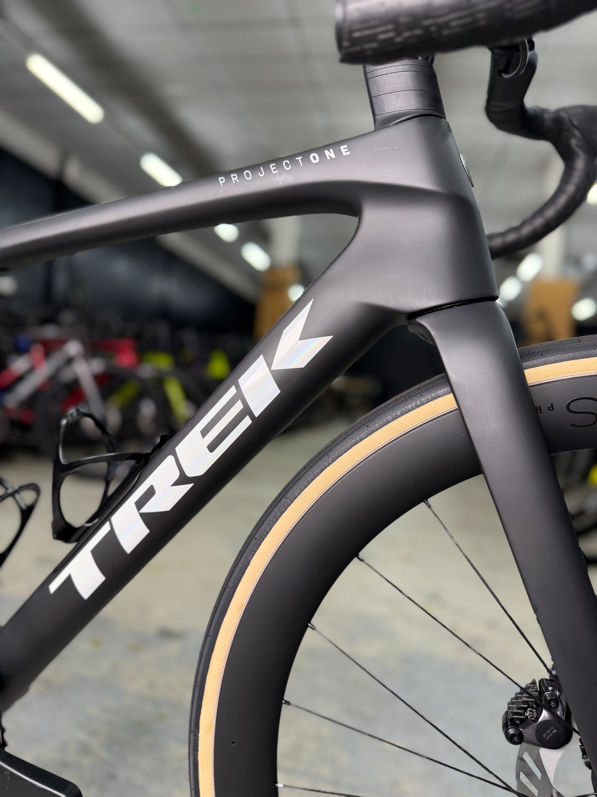 SHOWROOM Trek Domane SLR Di2 Carbon Racefiets