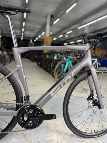 NIEUW BMC Roadmachine FIVE Carbon Racefiets