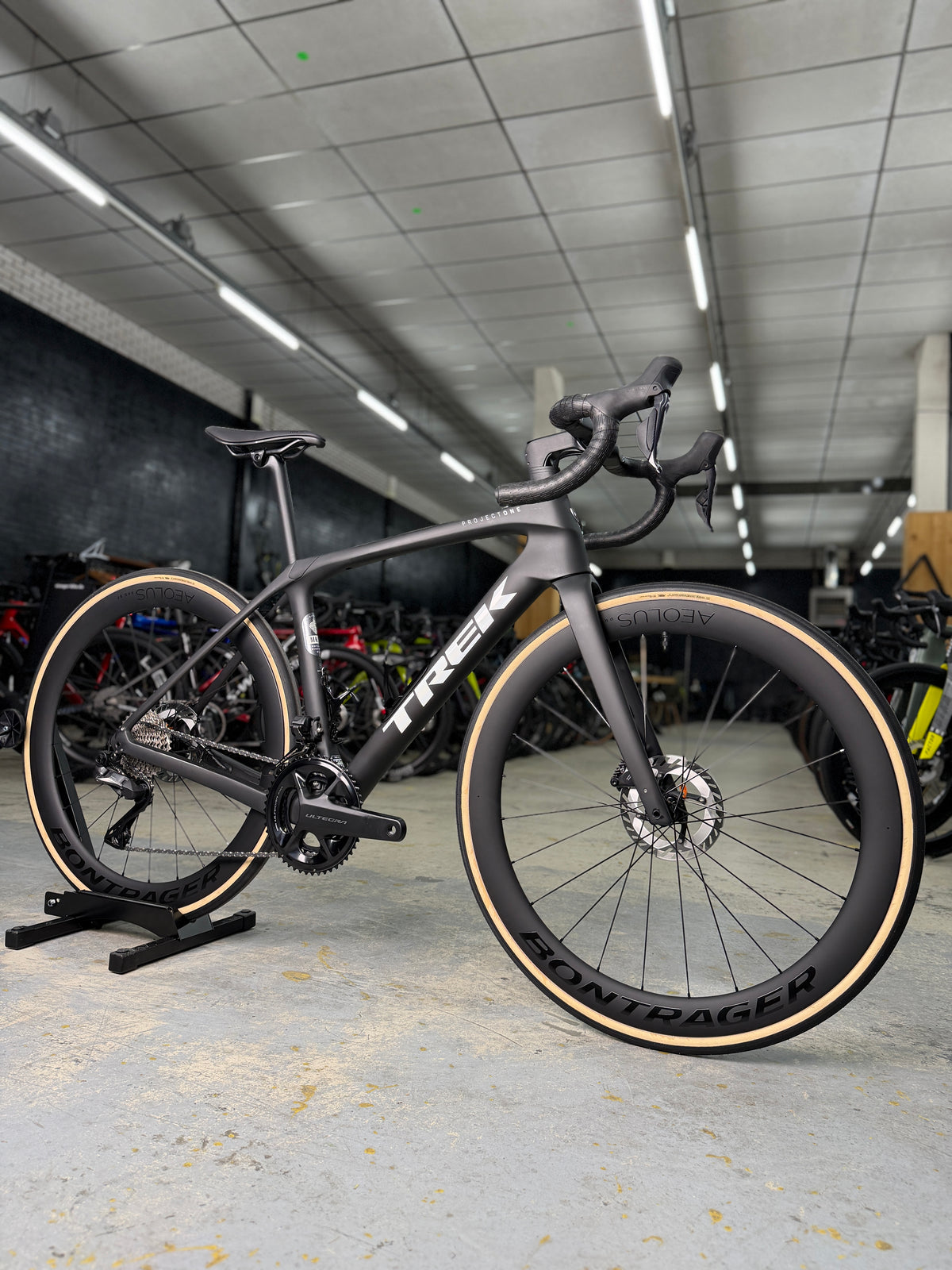 SHOWROOM Trek Domane SLR Di2 Carbon Racefiets