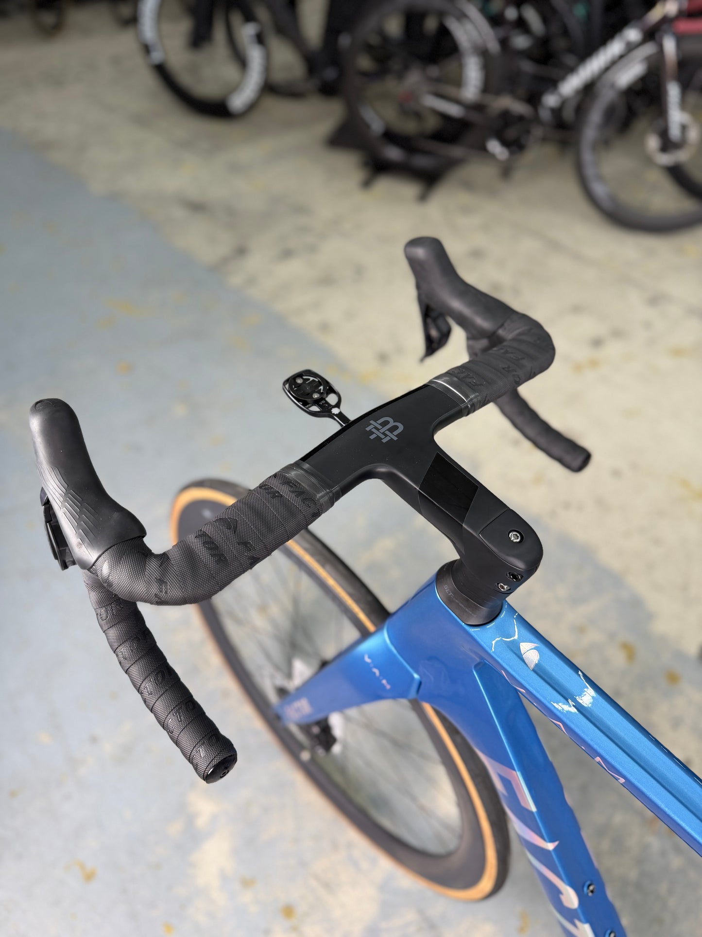 NIEUW Factor Ostro VAM Di2 Carbon Racefiets
