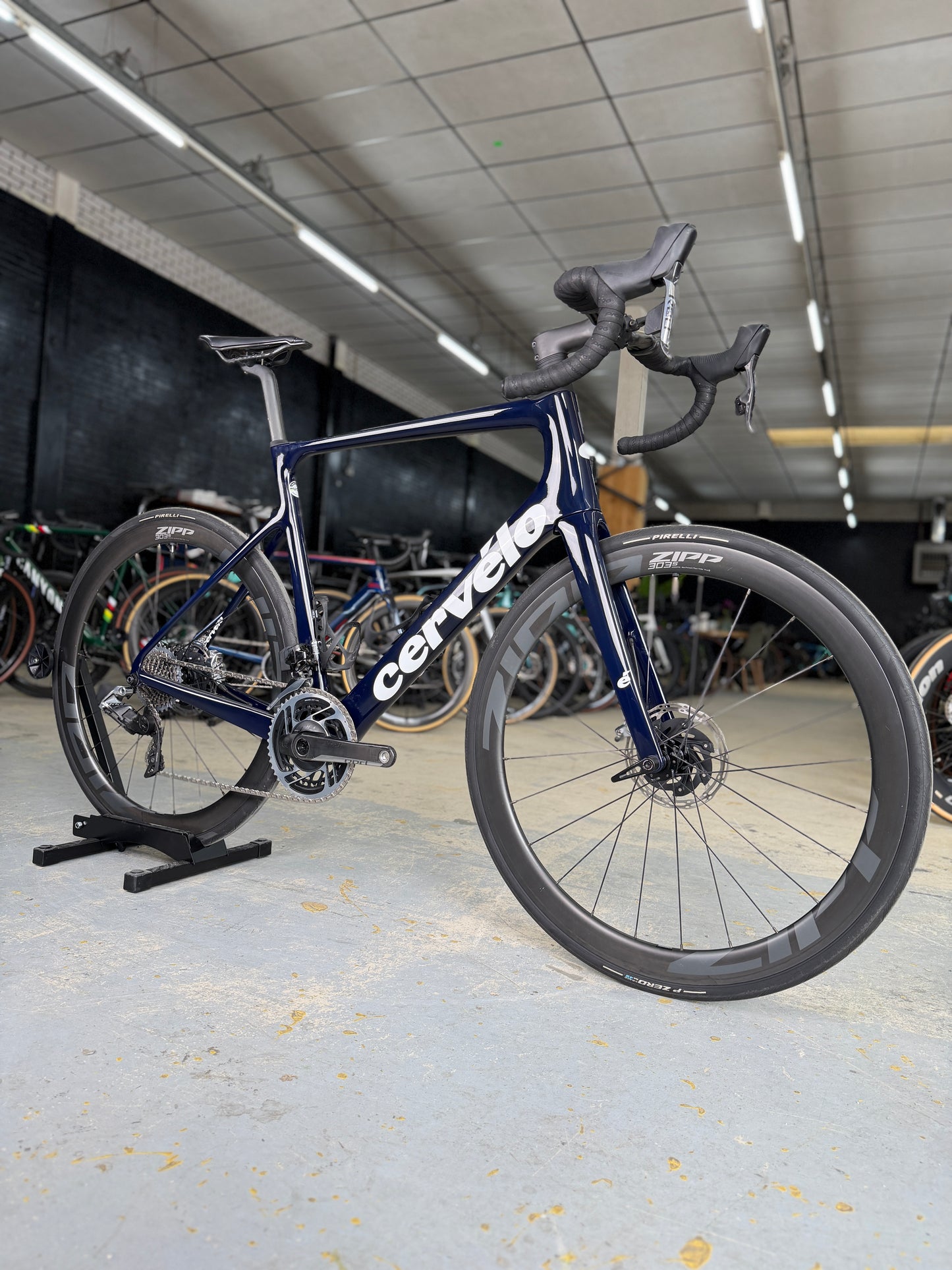 Cervélo Caledonia-5 Red eTap Carbon Road Bike