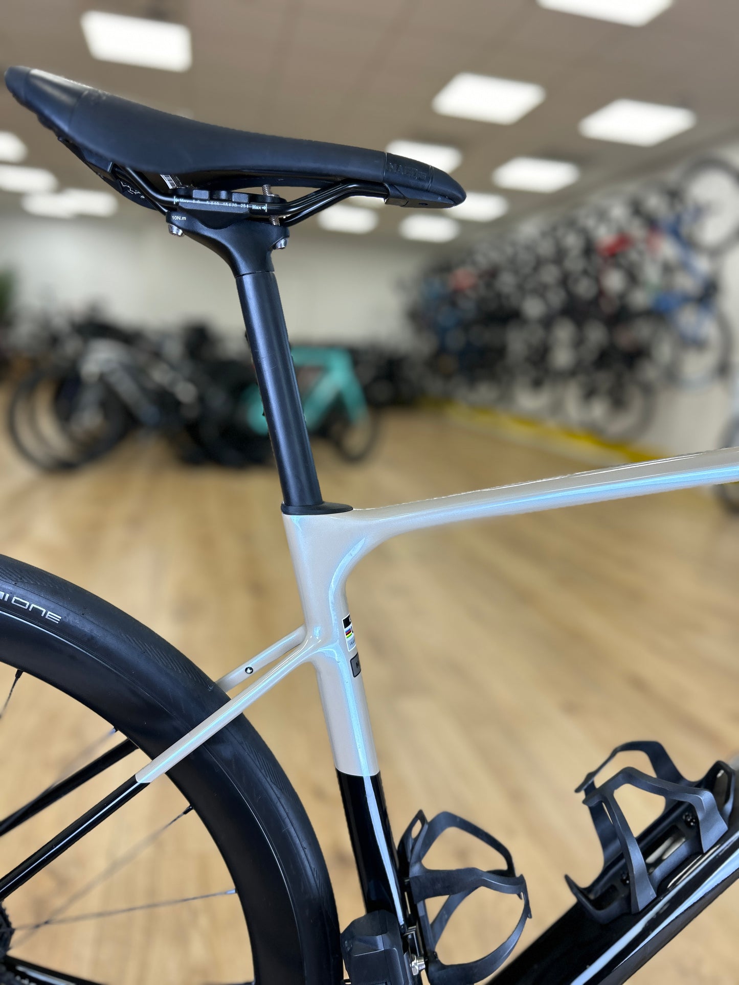 Liv Avail DI2 Carbon Disc Racefiets