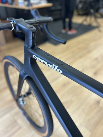 0km Showroom Model Cervelo Aspero 5 Red XPLR AXS Gravel Fiets