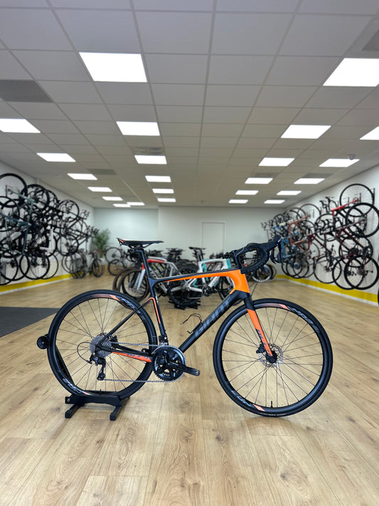 Giant Defy Carbon Disc Racefiets