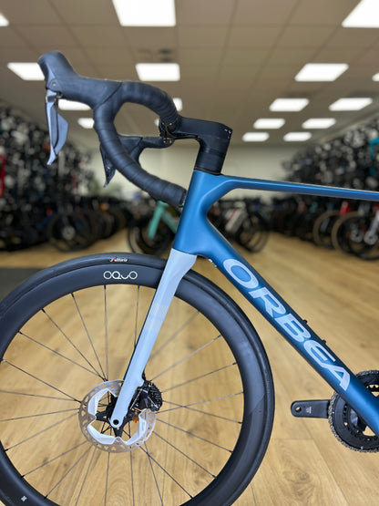 0km Showroom Model Orbea Orca M20iTEAM Di2 Carbon Racefiets