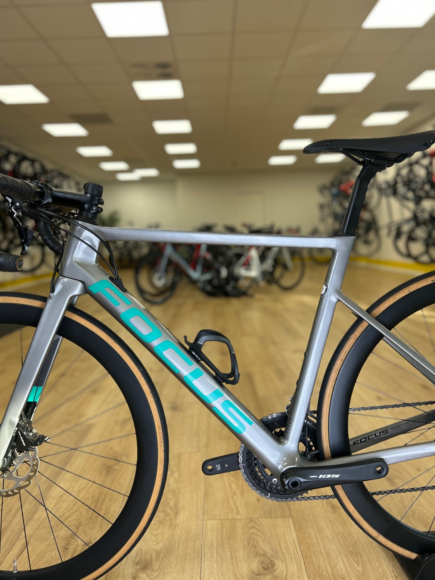 1000km Focus Izalco Max 8.7 Carbon Racefiets