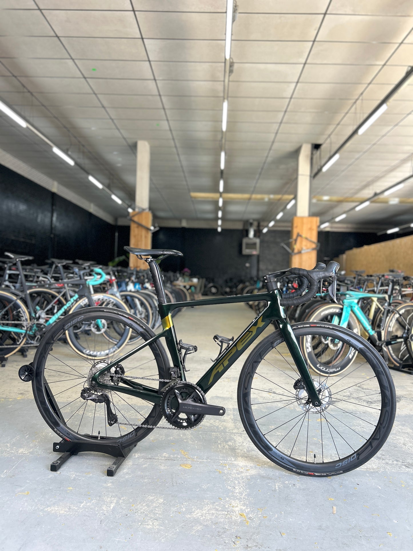 Apex Soniq Di2 Carbon Road Bike