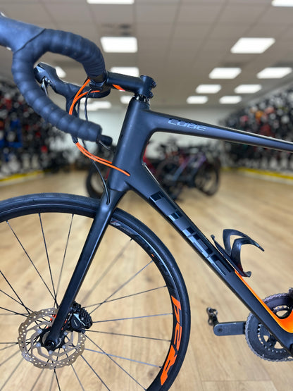 Cube Attain Ultegra Carbon Disc Racefiets