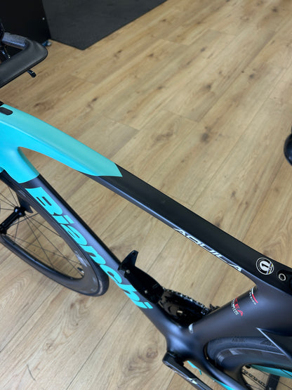 Bianchi Aquila CV Di2 Carbon Racefiets