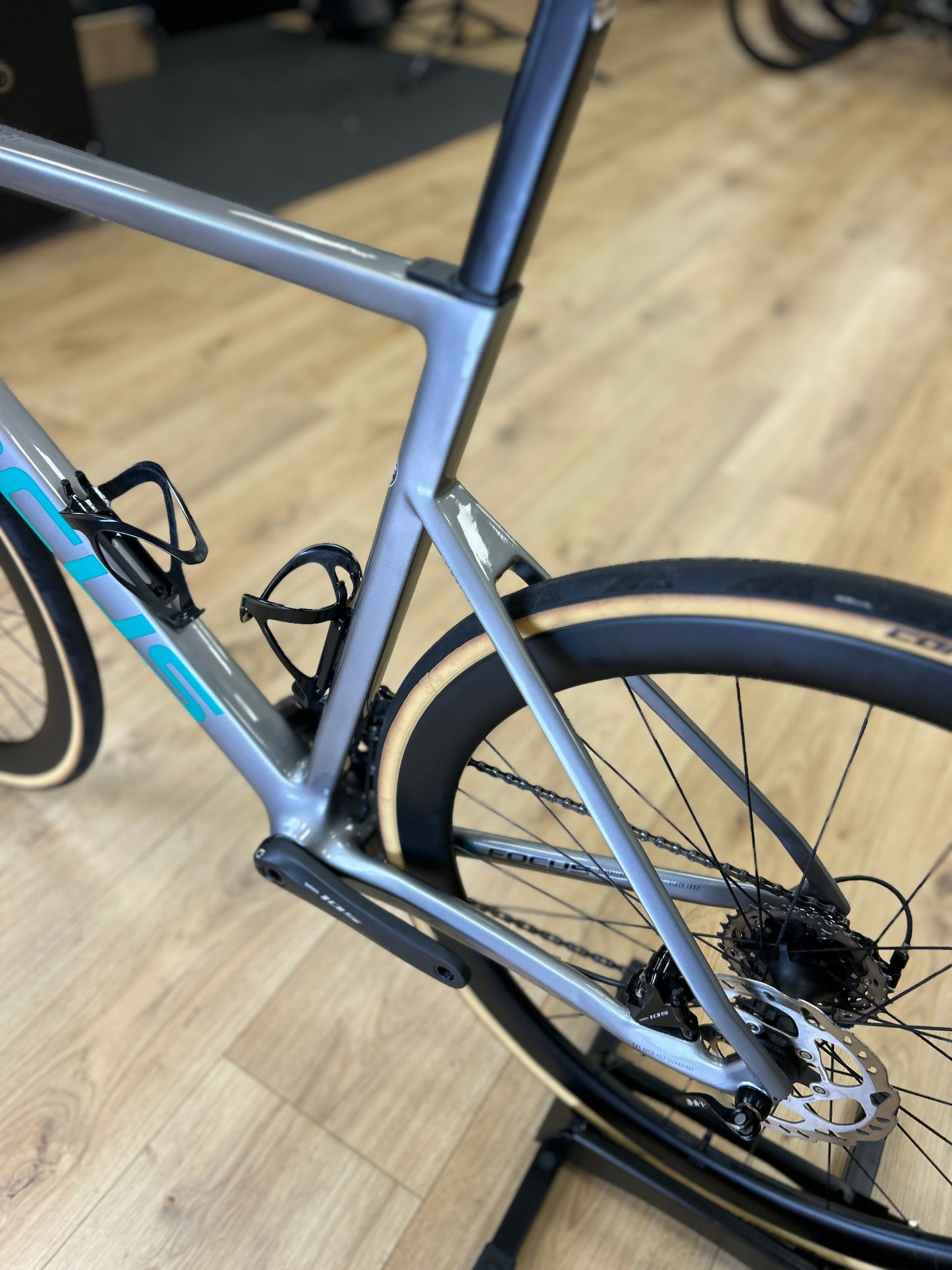 Focus Izalco MAX Disc 8.7 Carbon Racefiets