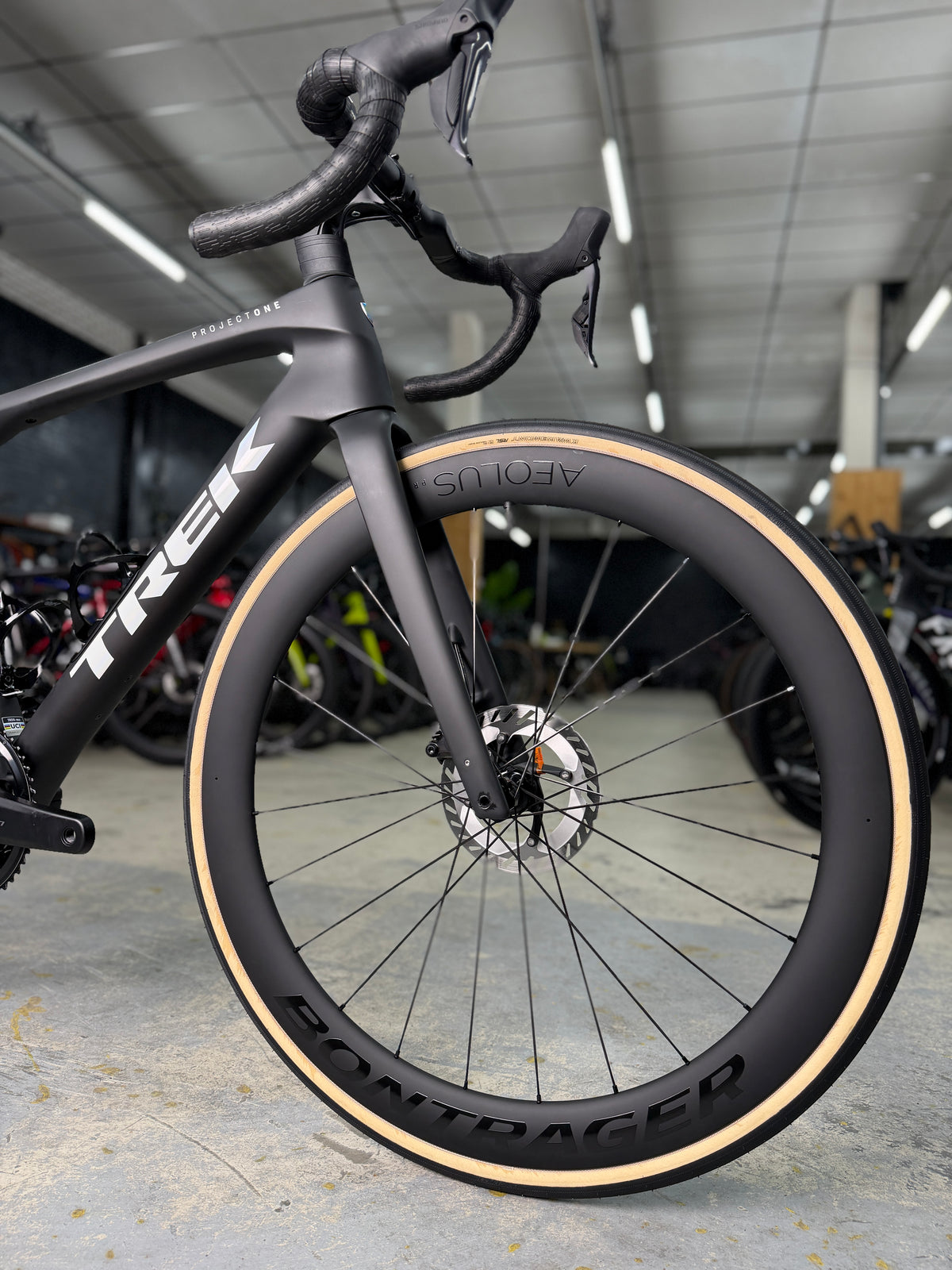 SHOWROOM Trek Domane SLR Di2 Carbon Racefiets