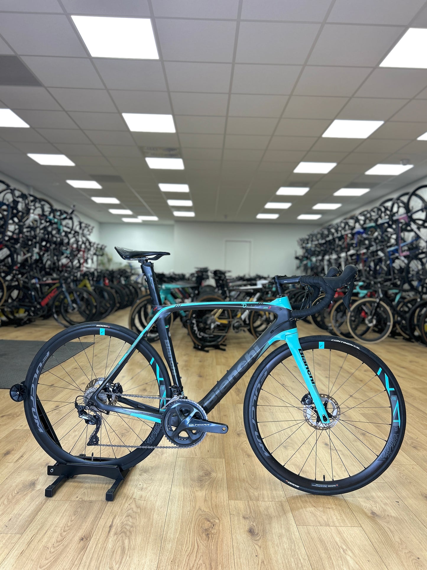 Bianchi Oltre XR3 Disc Carbon Road Bike