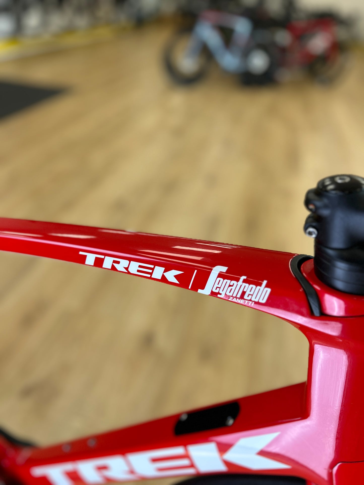 Trek Madone SL6 Segafredo Carbon Racefiets