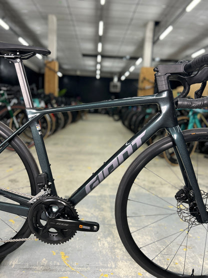 NEW Giant TCR Advanced Di2 Carbon Road Bike