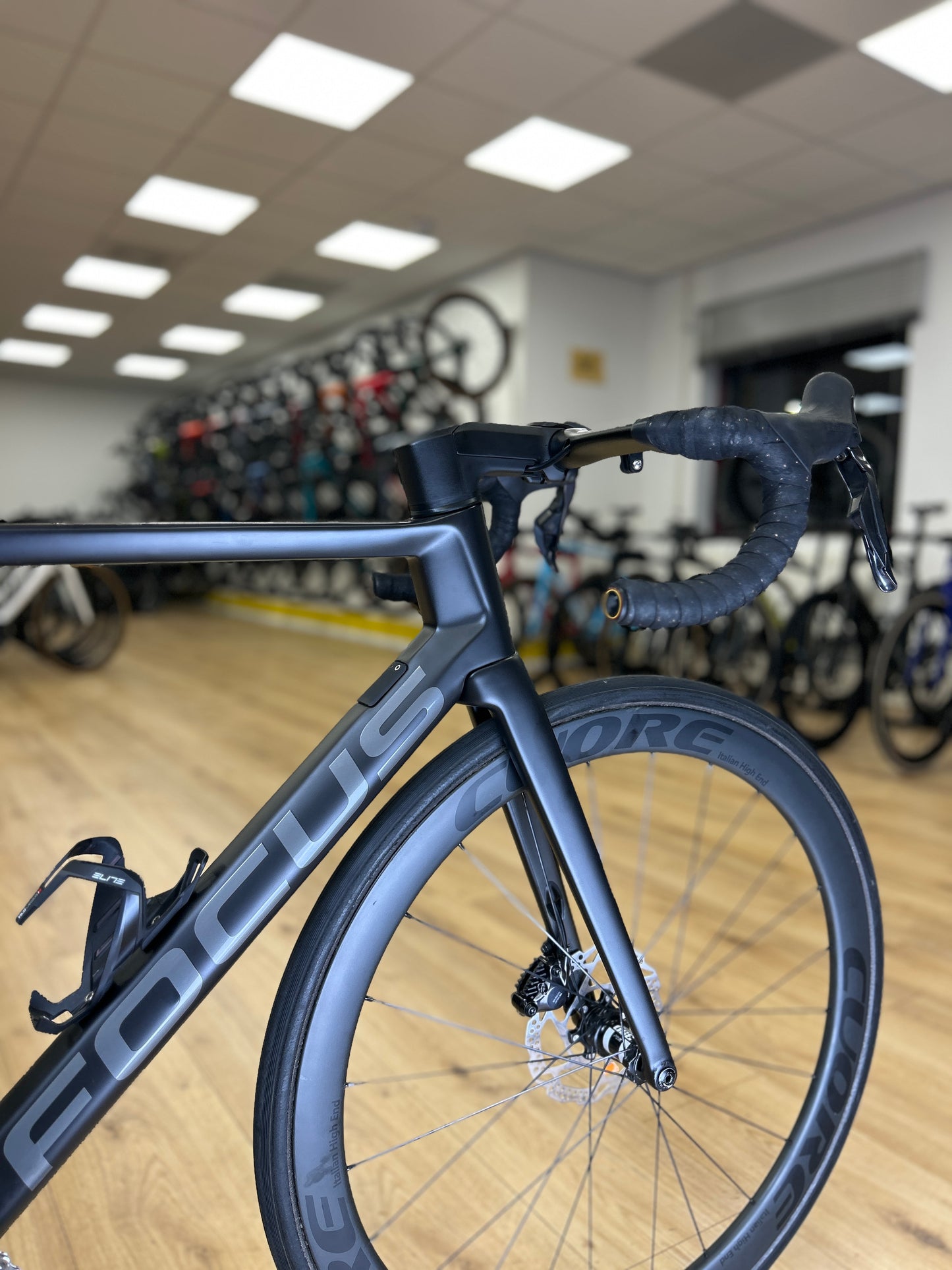 Focus Izalco Max 9.8 Di2 Carbon Racefiets