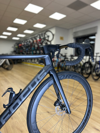 Focus Izalco Max 9.8 Di2 Carbon Racefiets