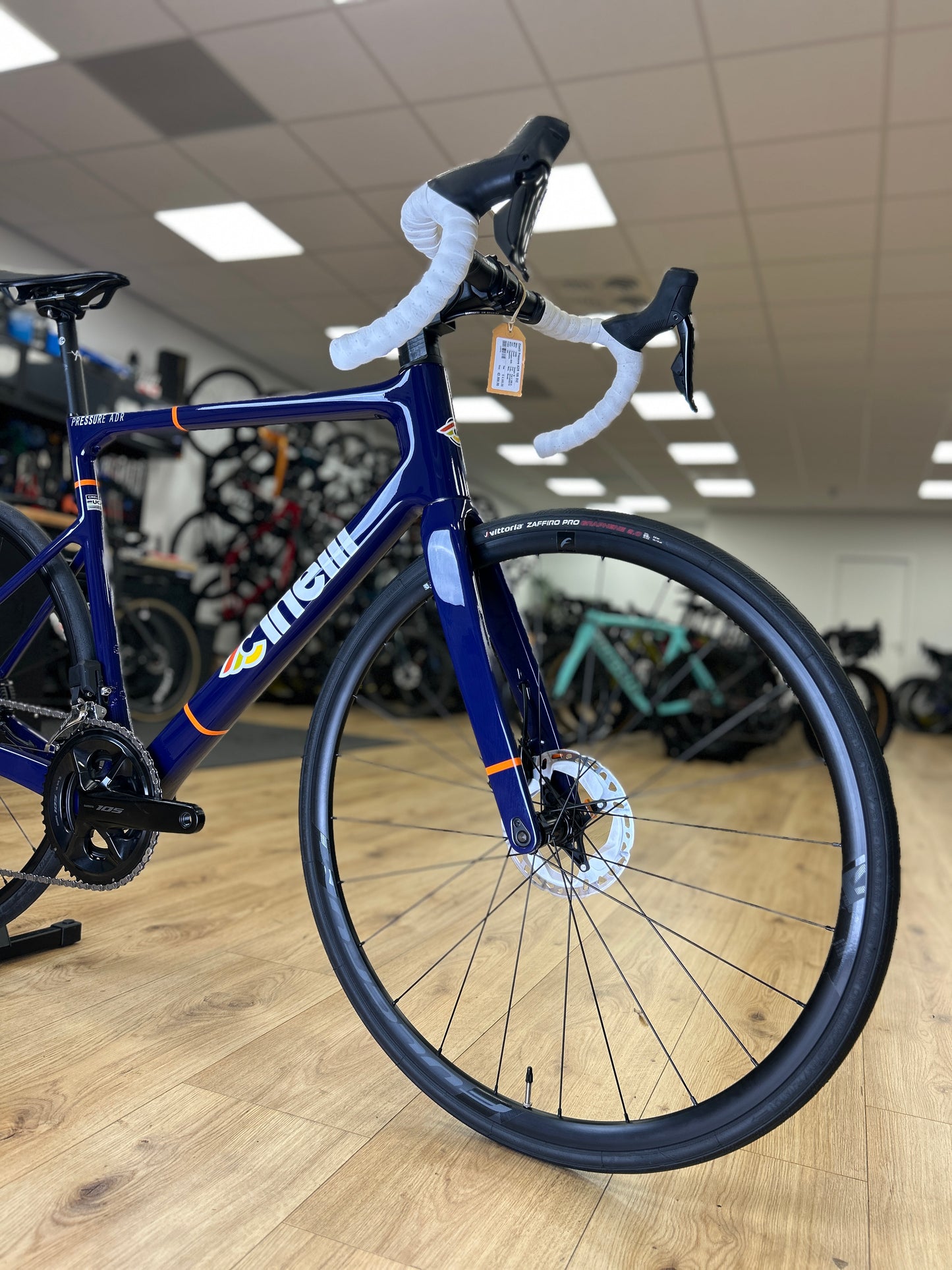 0km Showroom Model Cinelli Pressure Di2 Carbon Racefiets