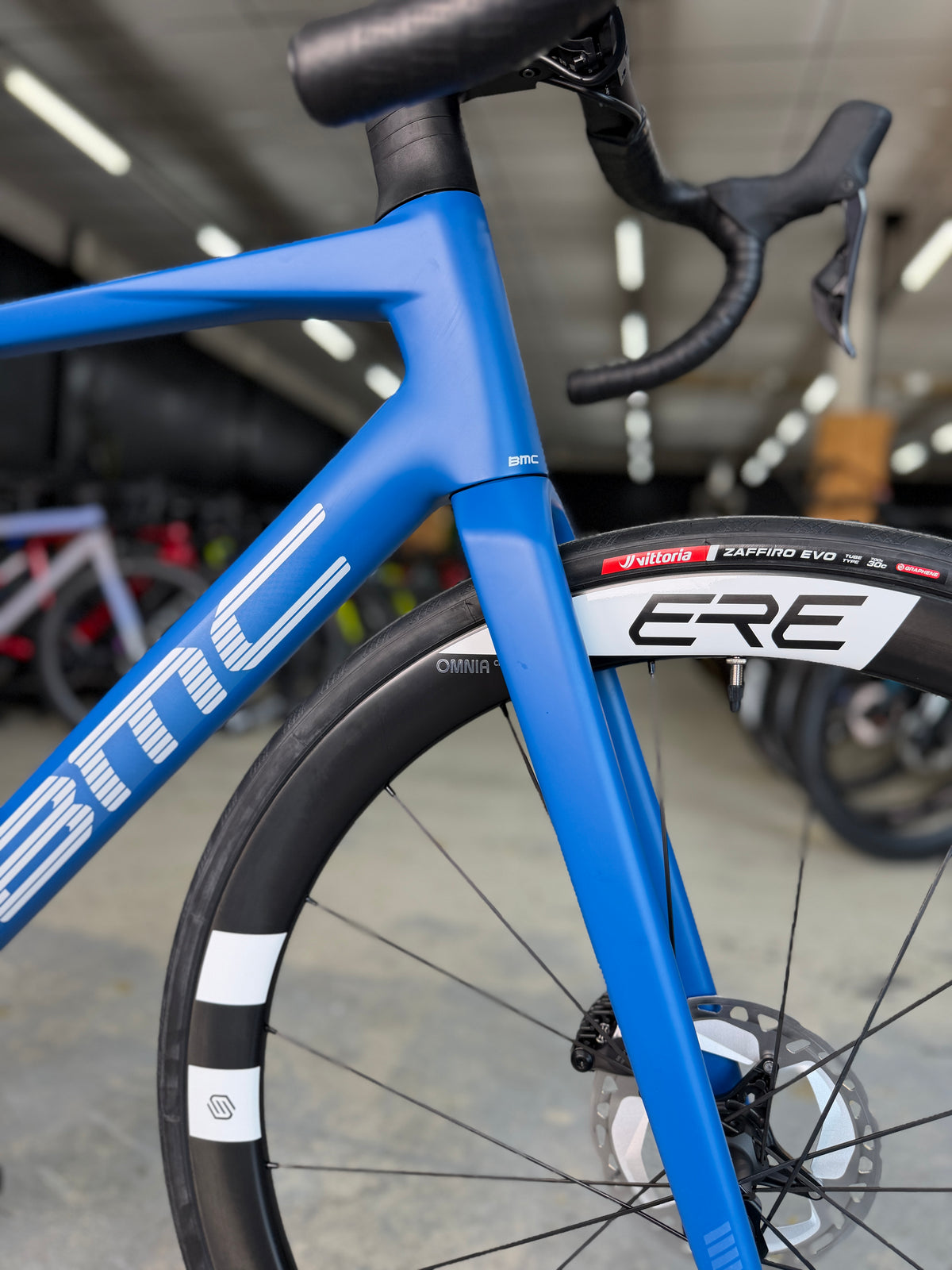 NIEUW BMC Roadmachine TWO Di2 Carbon Racefiets