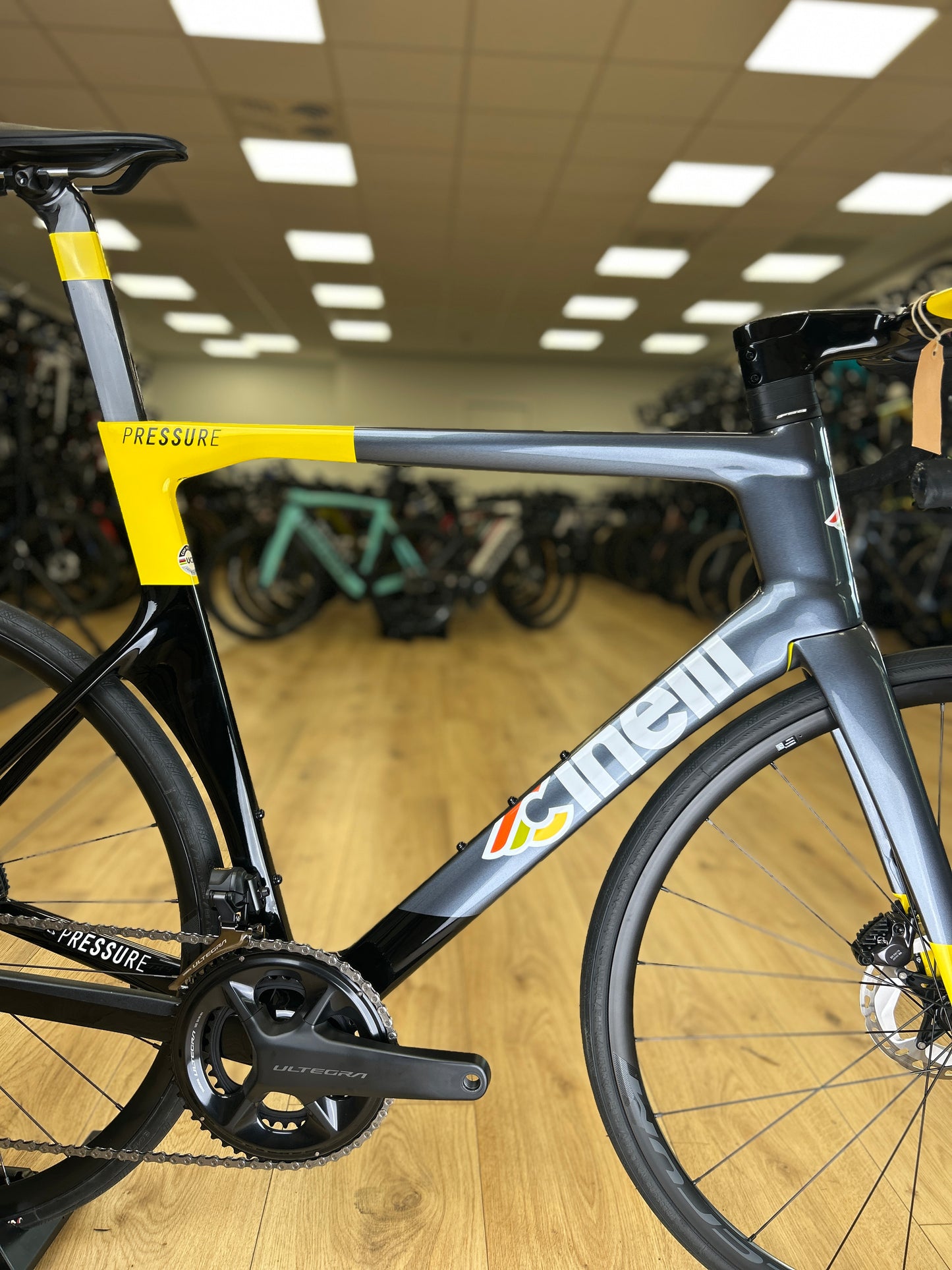0km Showroom Model Cinelli Pressure Di2 Carbon Racefiets