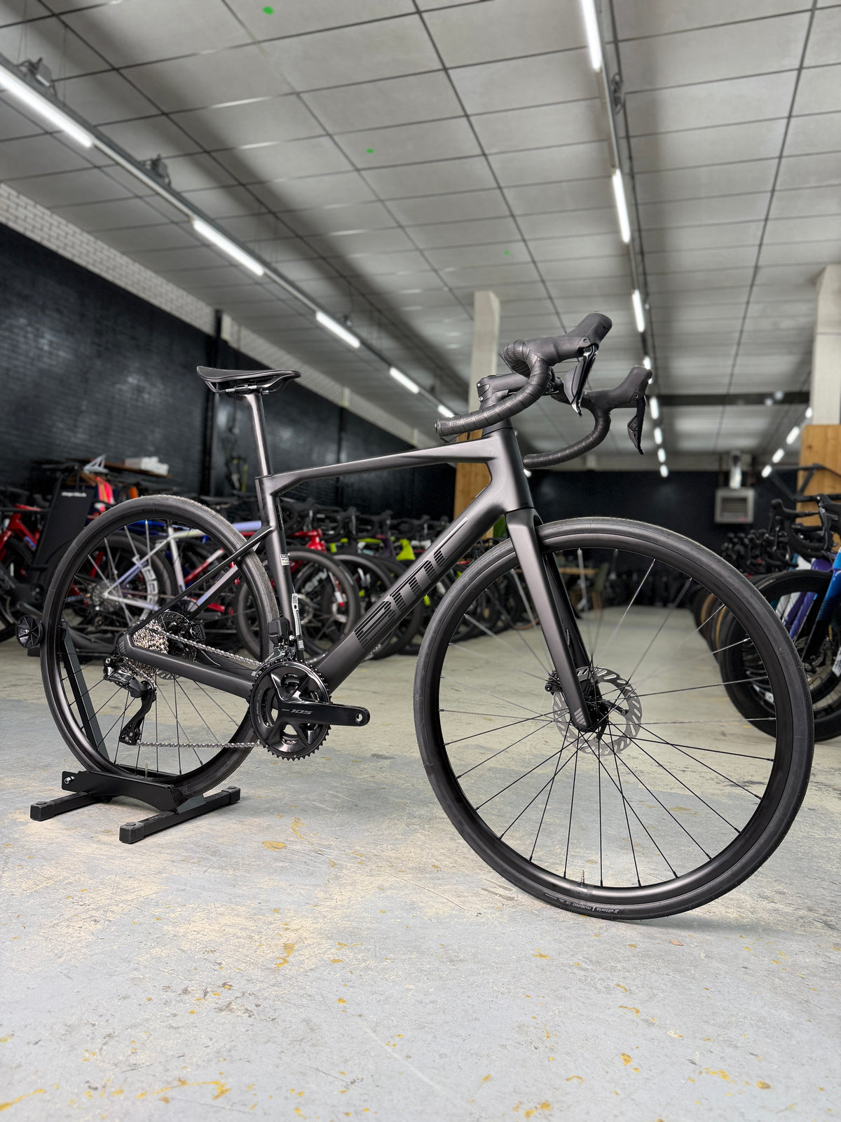 NIEUW BMC Roadmachine TWO Di2 Carbon Racefiets