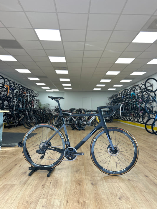 Showroom Model 0km Cannondale SuperSix EVO Hi-MOD Disc Carbon Racefiets