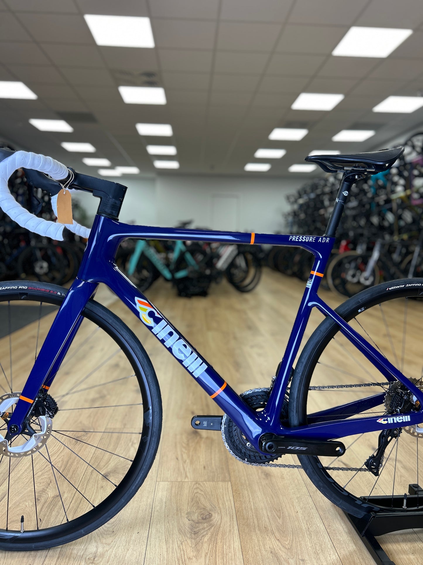 0km Showroom Model Cinelli Pressure Di2 Carbon Racefiets