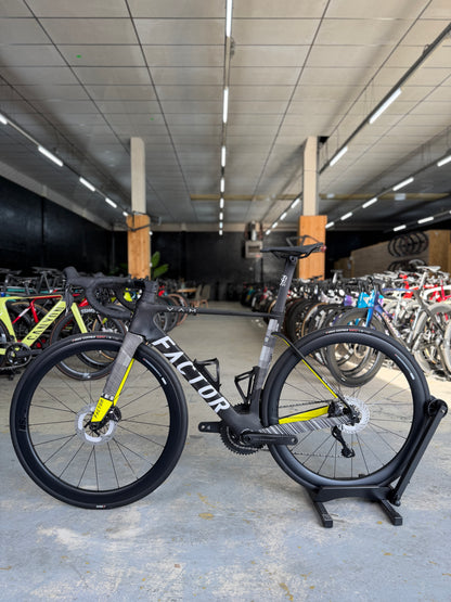 NIEUW Factor Ostro VAM Di2 Carbon Racefiets
