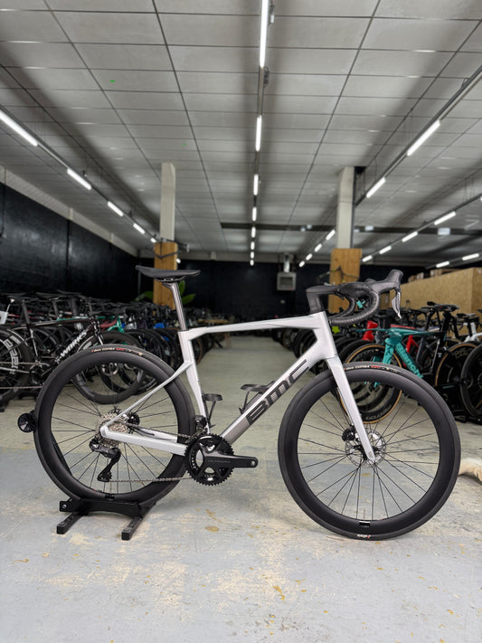 NIEUW BMC Roadmachine R01 Di2 Carbon Racefiets